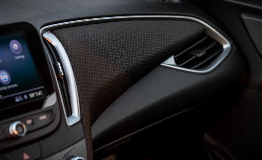Детали интерьера Chevrolet Malibu RS 2018 года  (фото 21 из 43)